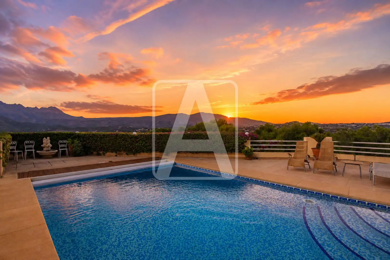 Swimming pool of Houses for sale in Calpe / Calp  with Air Conditioner, Heating and Private garden