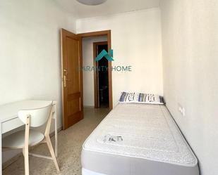 Dormitori de Pis de lloguer en  Valencia Capital amb Terrassa i Balcó