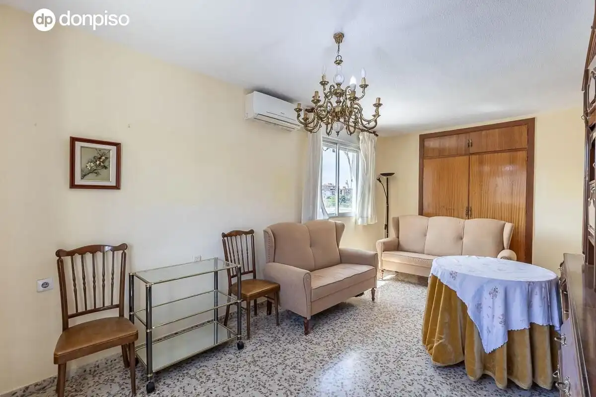 Living room of Flat for sale in Granada  with Air Conditioner and Heating