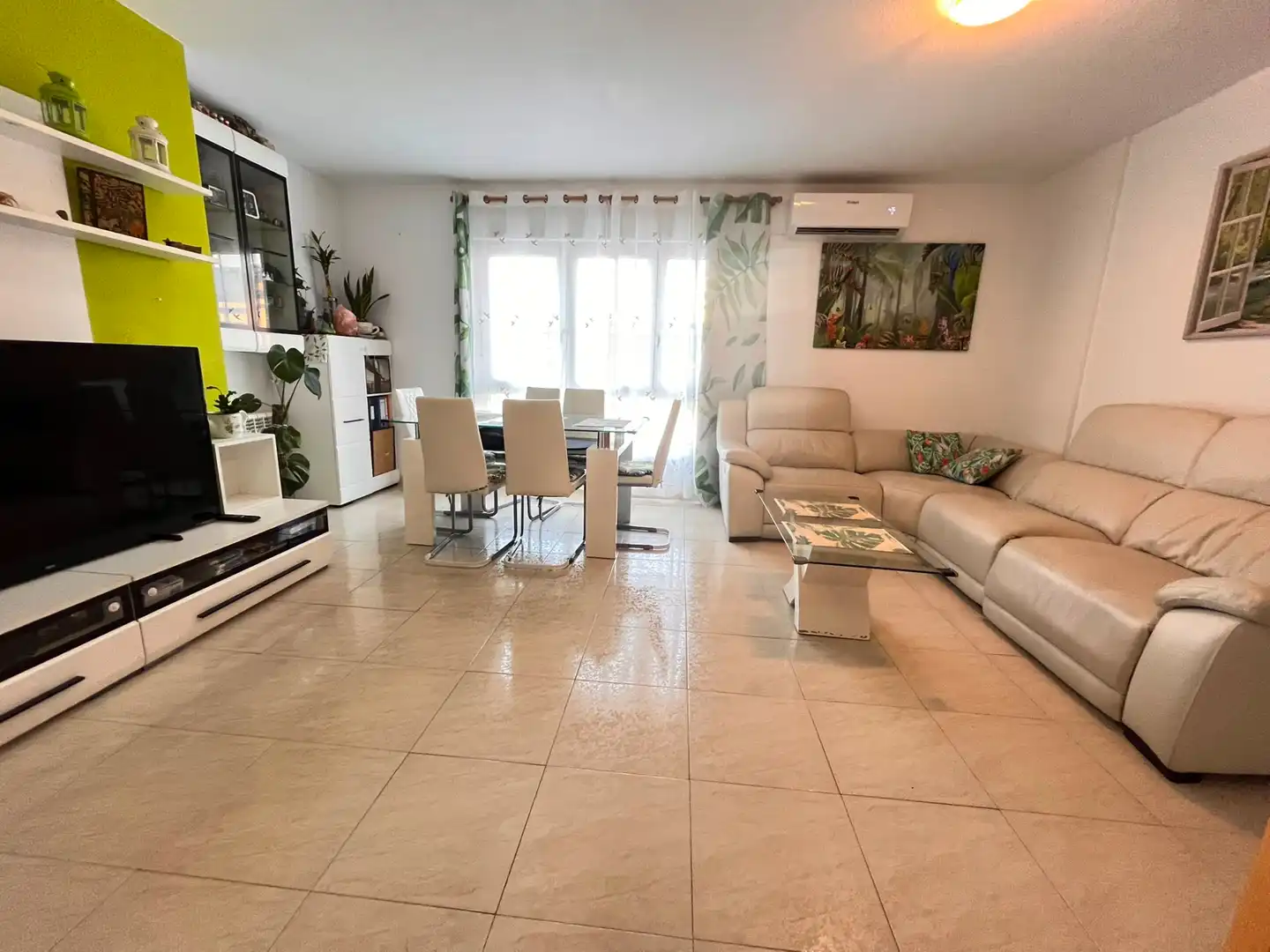 Sala d'estar de Pis en venda en Parla amb Aire condicionat i Calefacció