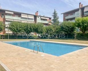 Schwimmbecken von Wohnungen miete in Sant Cugat del Vallès mit Balkon