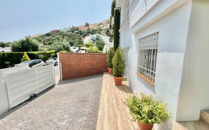 Vista exterior de Casa adosada en venda en Alhaurín de la Torre amb Aire condicionat