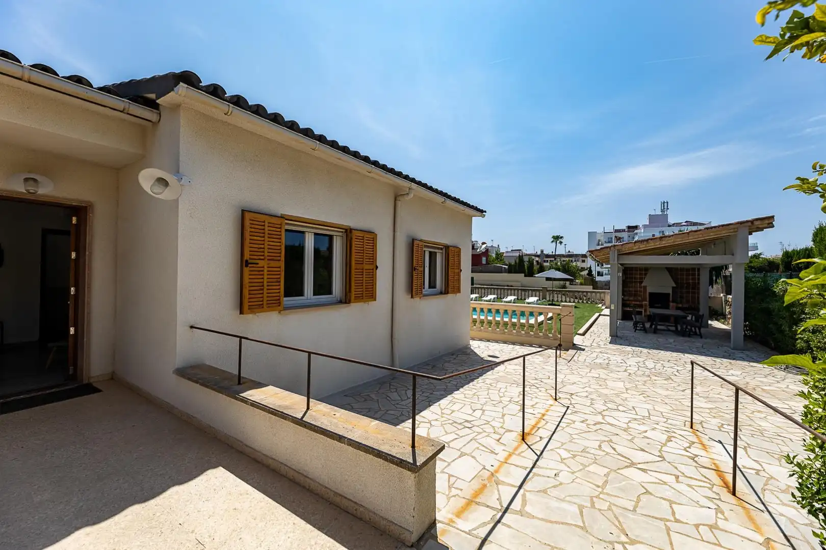 Vista exterior de Casa o xalet en venda en  Palma de Mallorca amb Aire condicionat, Calefacció i Jardí privat