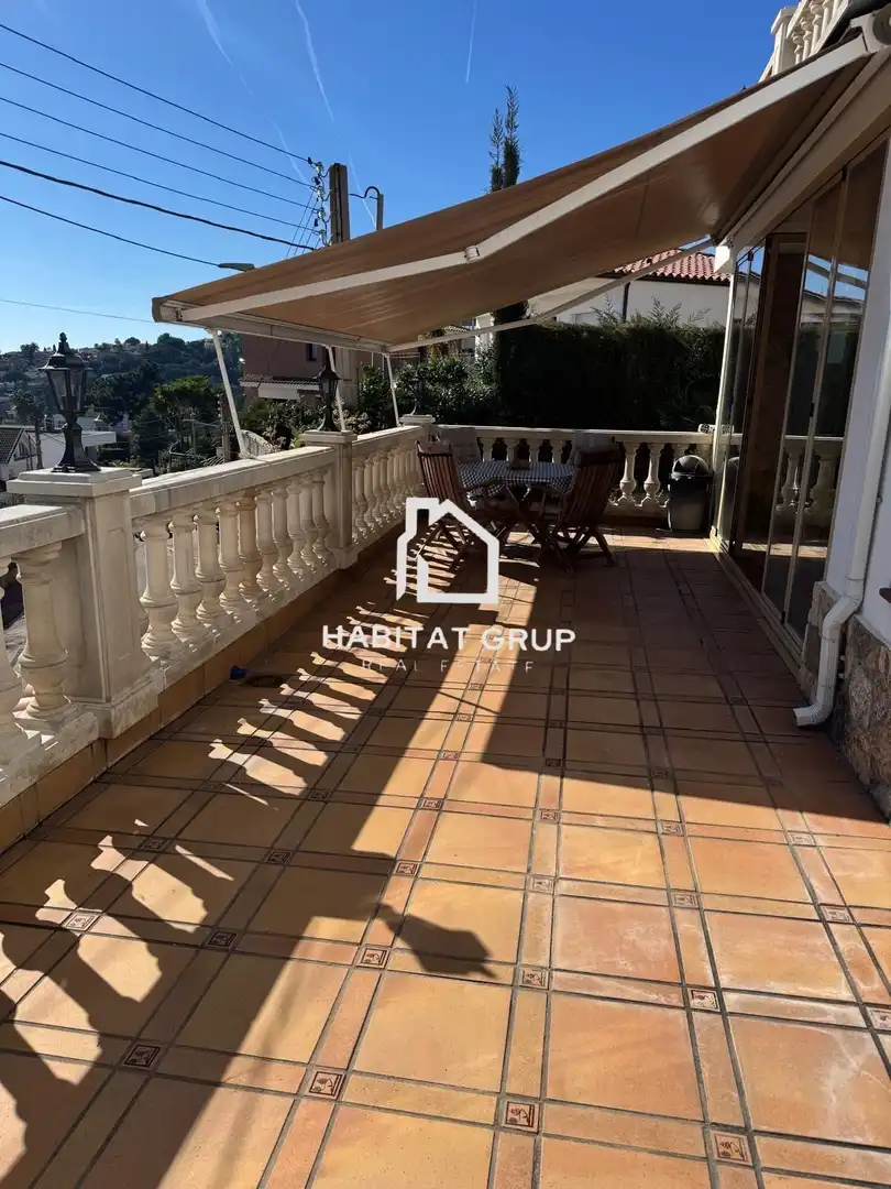 Casa con piscina en venta en Canyelles, imagen 2