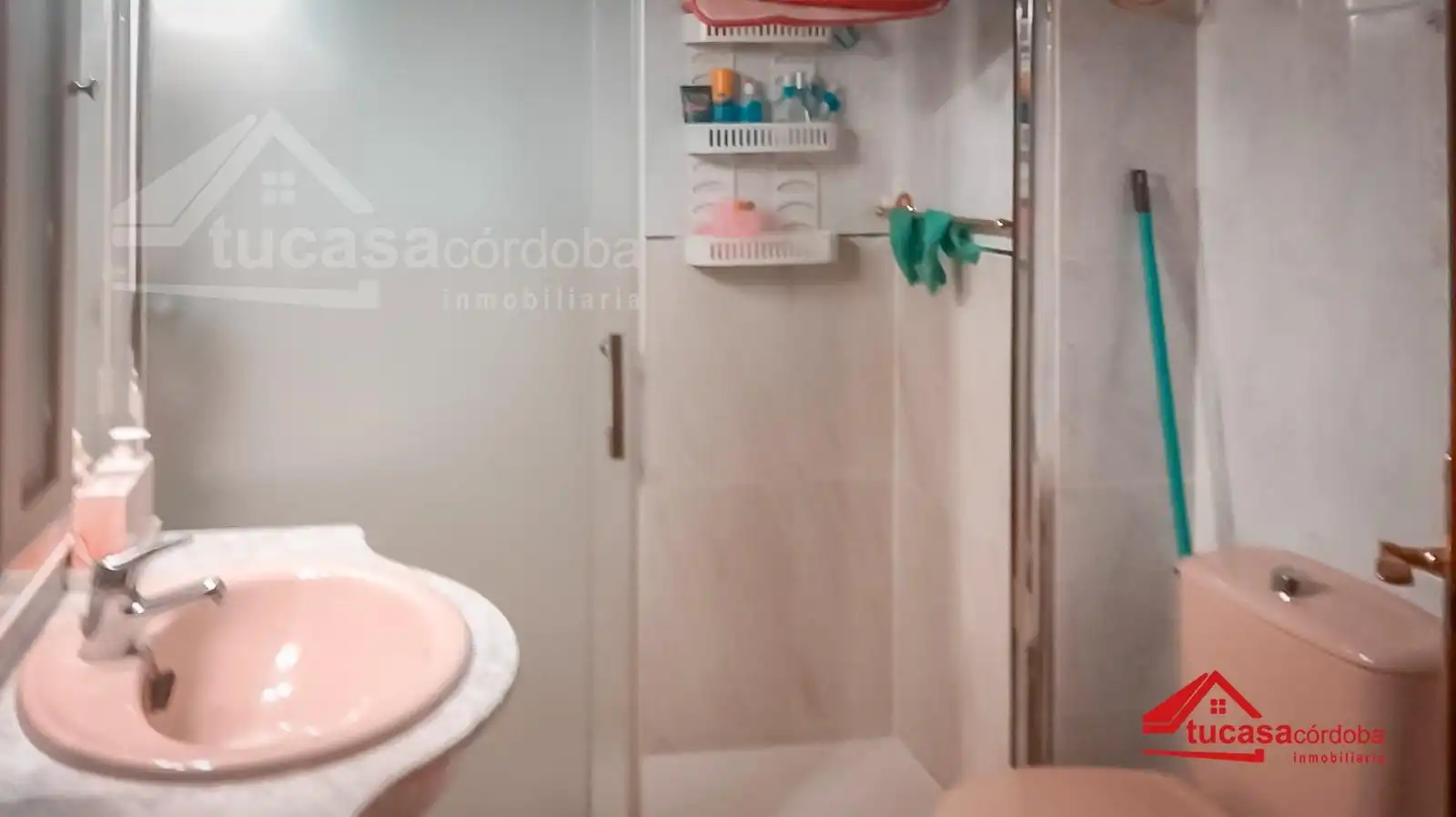 Bany de Casa o xalet en venda en Córdoba amb Aire condicionat, Traster i Moblat