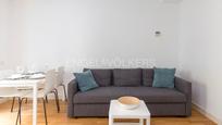 Sala d'estar de Apartament en venda en  Madrid Capital amb Aire condicionat, Calefacció i Moblat