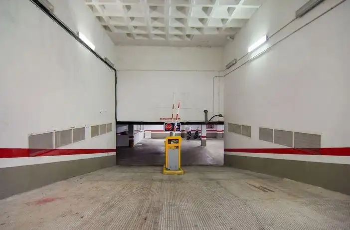 Garage for sale in Rota