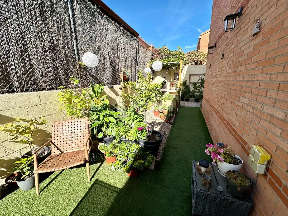 Jardín de Casa adosada en venta en Pioz con Calefacción, Jardín privado y Parquet