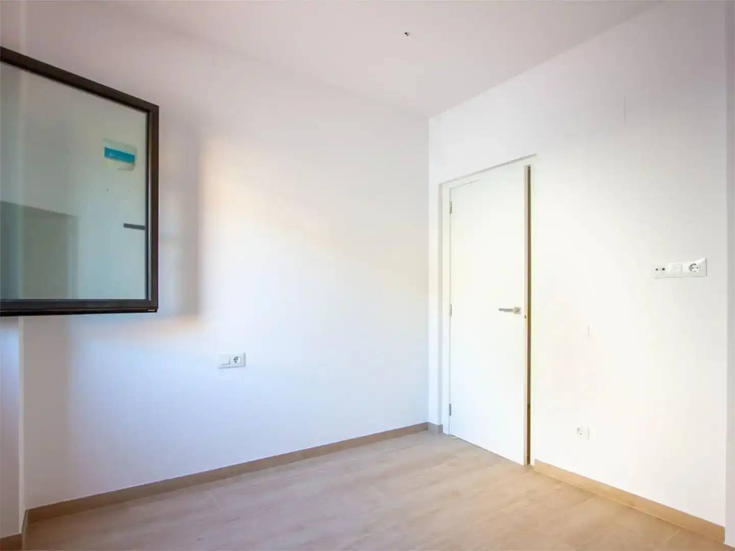 Habitación de Casa adosada en venta en Terrassa