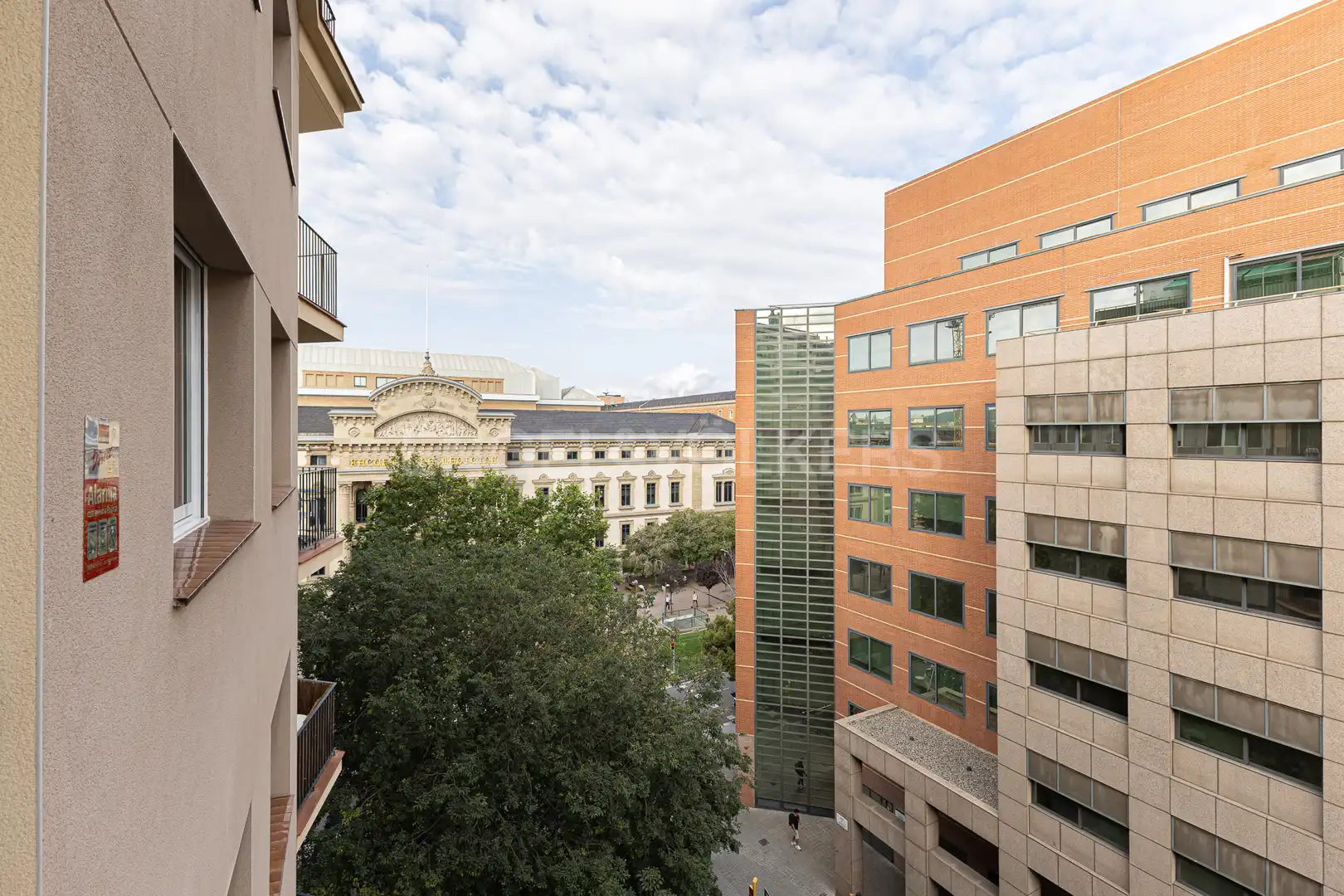 Vista exterior de Pis en venda en Barcelona amb Aire condicionat, Calefacció i Balcó