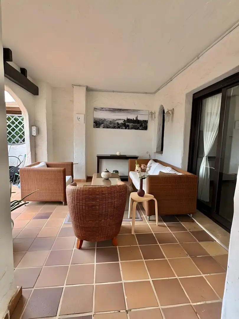 Wohnzimmer von Dachboden zum Verkauf in Marbella mit Klimaanlage, Terrasse und Schwimmbad