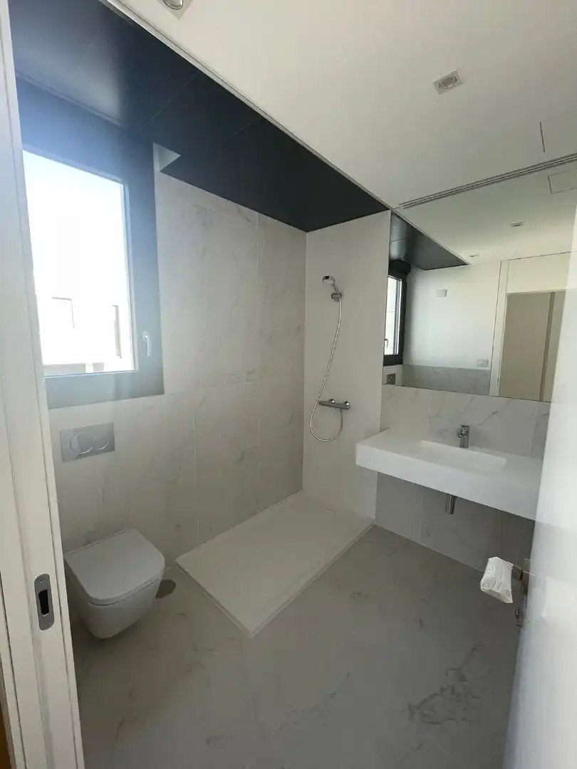 Baño de Casa o chalet de alquiler en Majadahonda con Aire acondicionado, Calefacción y Jardín privado