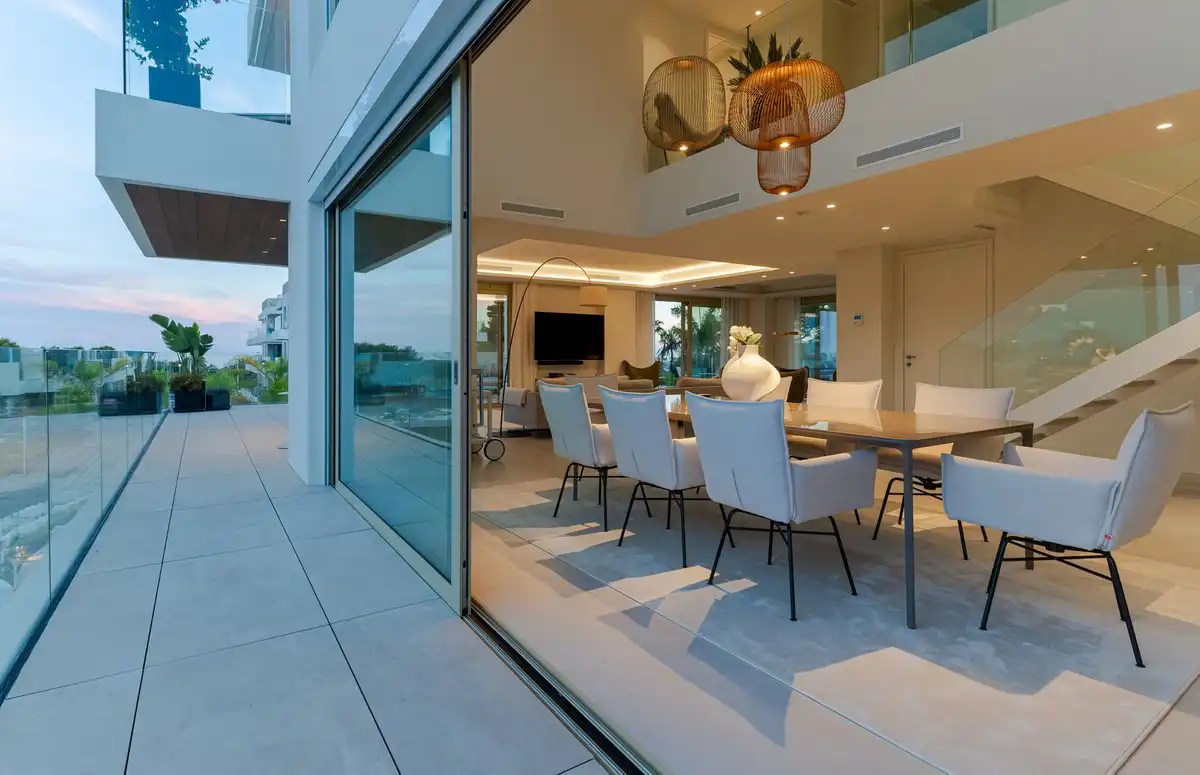Terrasse von Dachboden zum Verkauf in Marbella mit Klimaanlage, Terrasse und Abstellraum