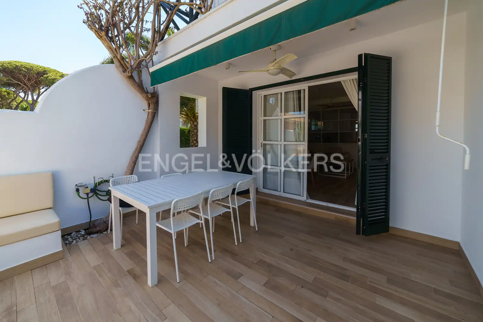 Terrassa de Casa adosada en venda en Chiclana de la Frontera amb Aire condicionat, Calefacció i Jardí privat