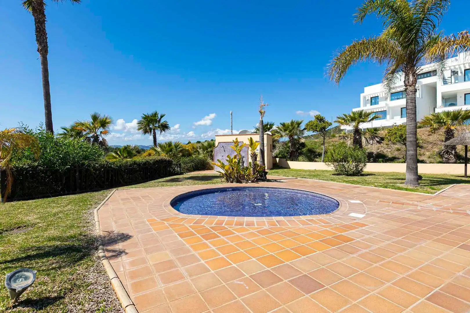 Piscina de Planta baixa en venda en Mijas amb Aire condicionat, Jardí privat i Terrassa