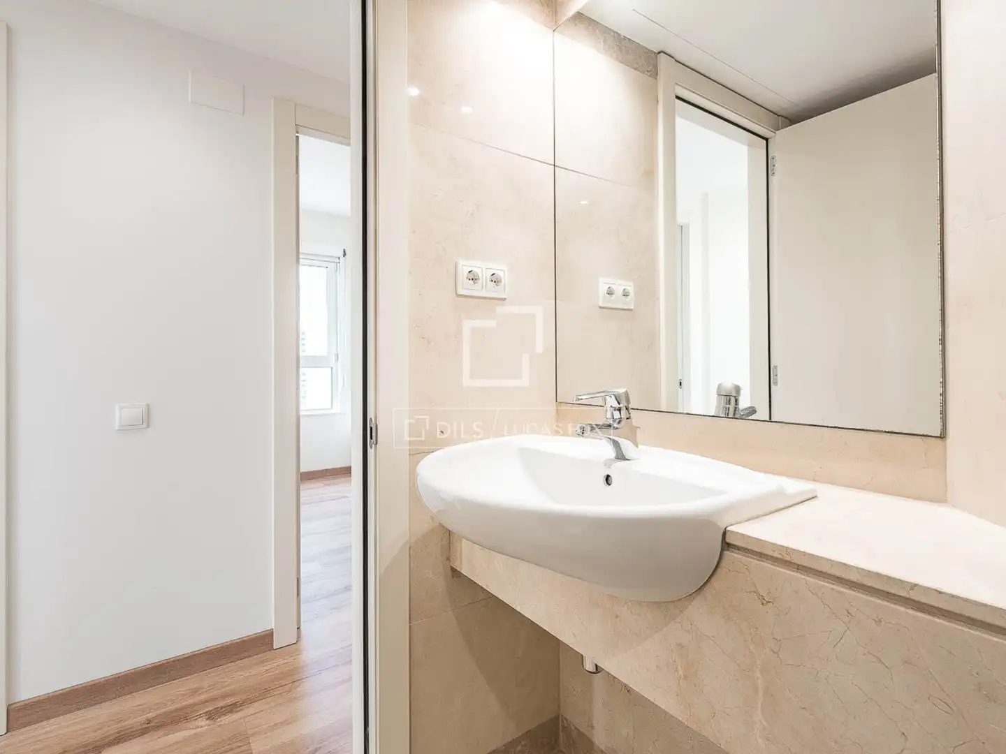 Badezimmer von Wohnung zum Verkauf in Barcelona mit Klimaanlage, Heizung und Abstellraum