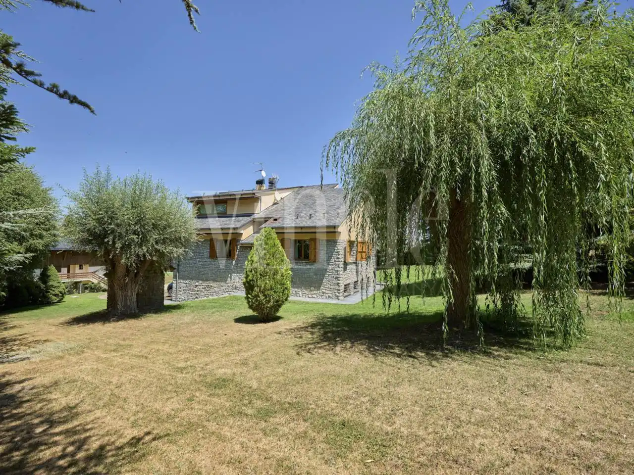 Garden of Houses for sale in Alp  with Heating and Parquet flooring