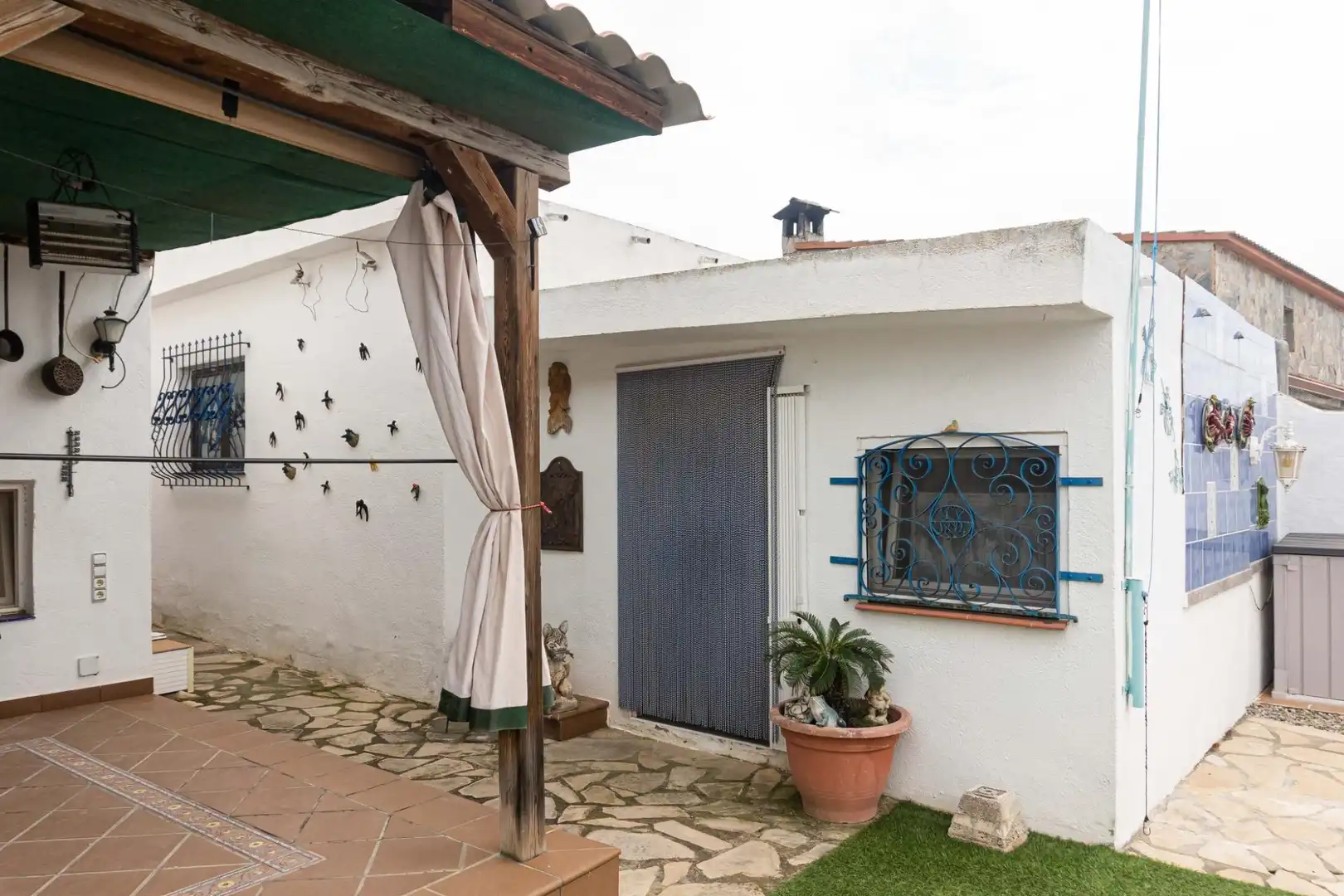 Exterior view of Houses for sale in Albinyana  with Heating, Balcony and Community pool
