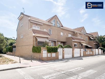 Exterior view of House or chalet for sale in Valdemoro  with Air Conditioner and Terrace