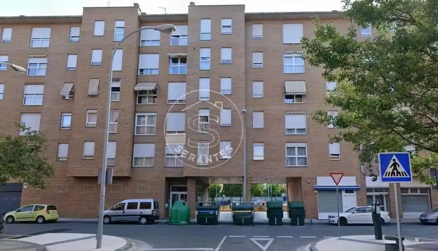 Flat with lift for sale in Rochapea