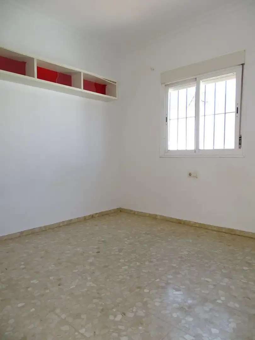 Dormitori de Casa o xalet en venda en Utrera amb Calefacció, Terrassa i Traster