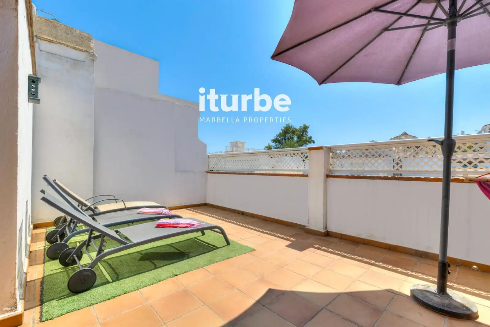 Terrassa de Casa adosada de lloguer en Marbella amb Aire condicionat, Calefacció i Piscina