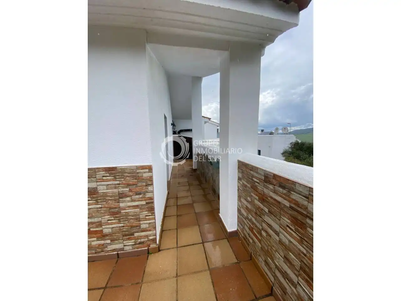 Vista exterior de Casa o xalet en venda en Alcalá de los Gazules amb Terrassa, Moblat i Piscina comunitària