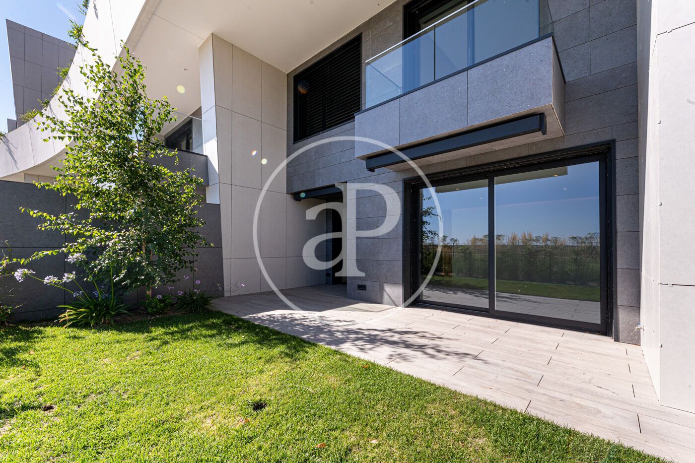 Vista exterior de Pis de lloguer en Pozuelo de Alarcón amb Aire condicionat, Calefacció i Jardí privat