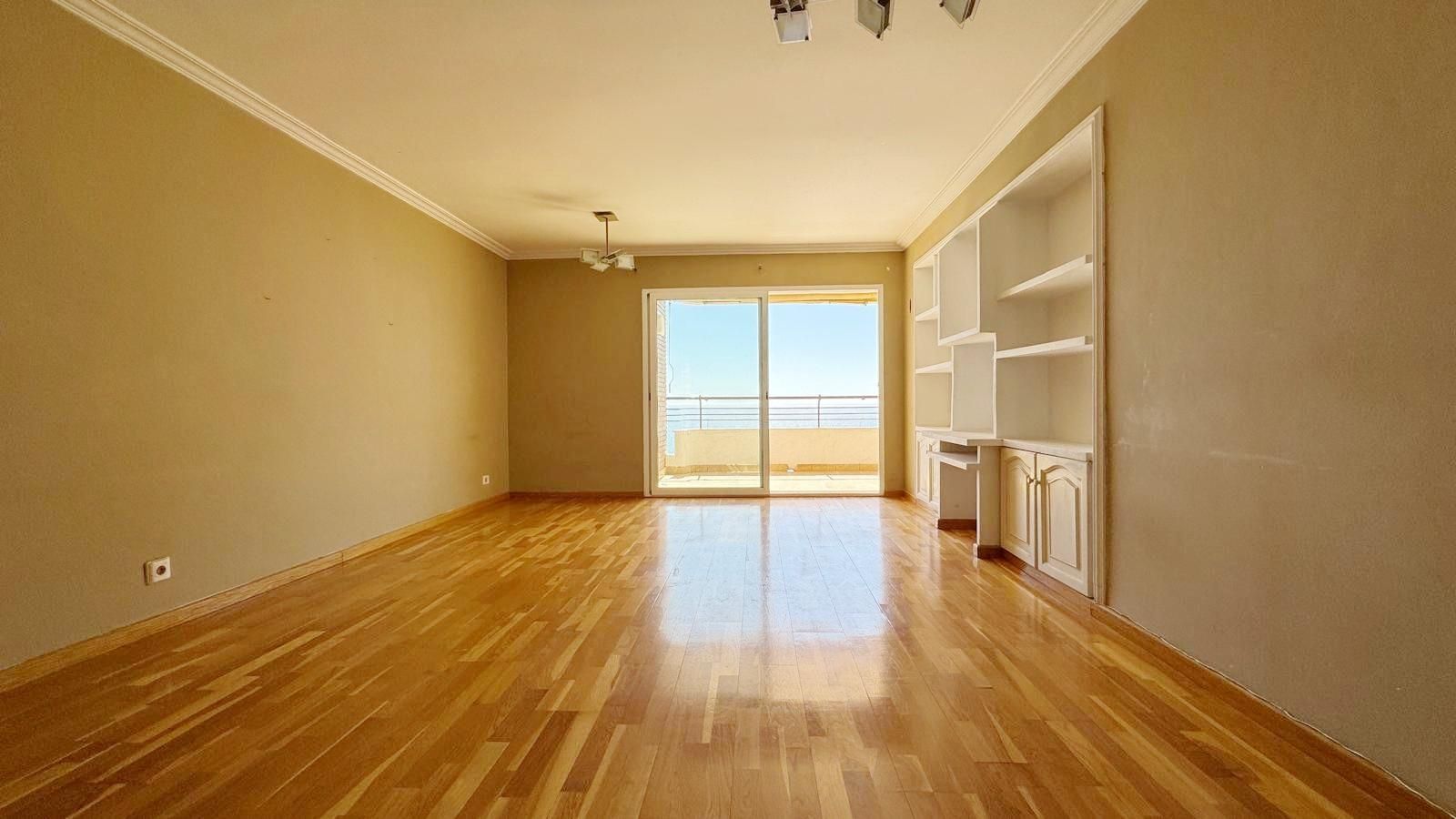 Sala de estar de Piso en venta en Alicante / Alacant con Jardín privado, Terraza y Piscina comunitaria