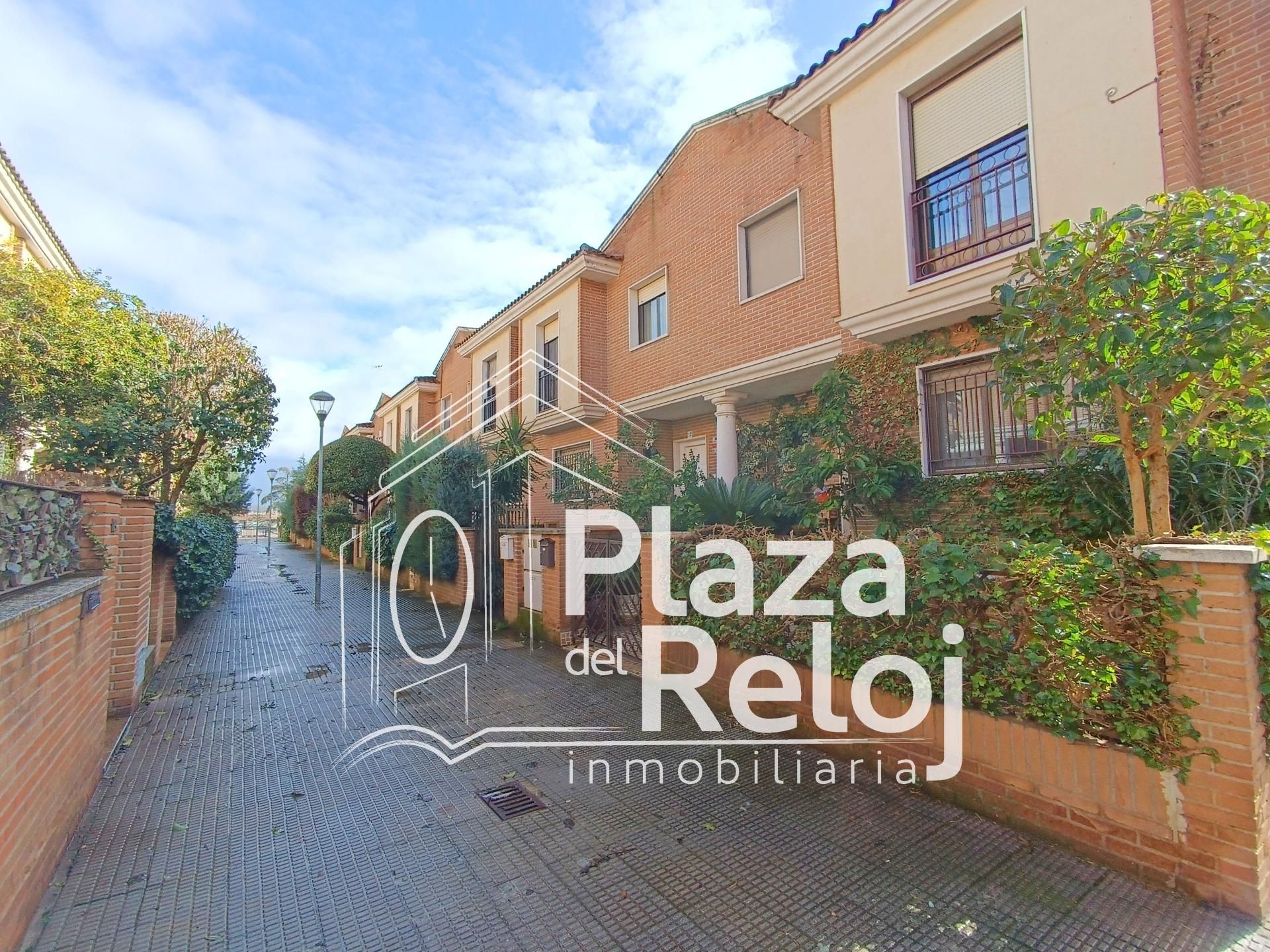 Casa adosada en venta en El Pilar - La Estación