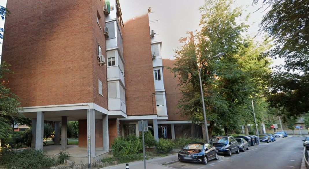 Außenansicht von Wohnung zum Verkauf in  Madrid Capital mit Parkett, Terrasse und Ofen