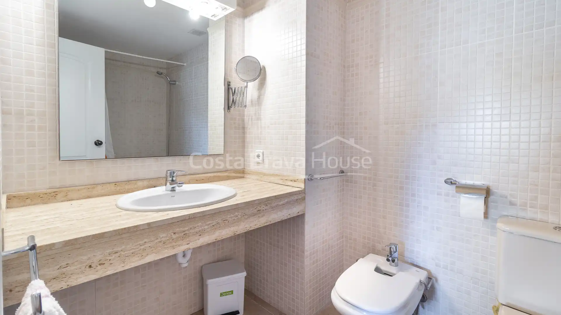 Baño de Apartamento en venta en Pals con Terraza, Piscina y Horno