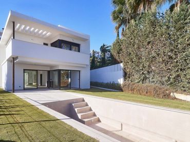 Chalet con piscina en venta en Riviera del Sol