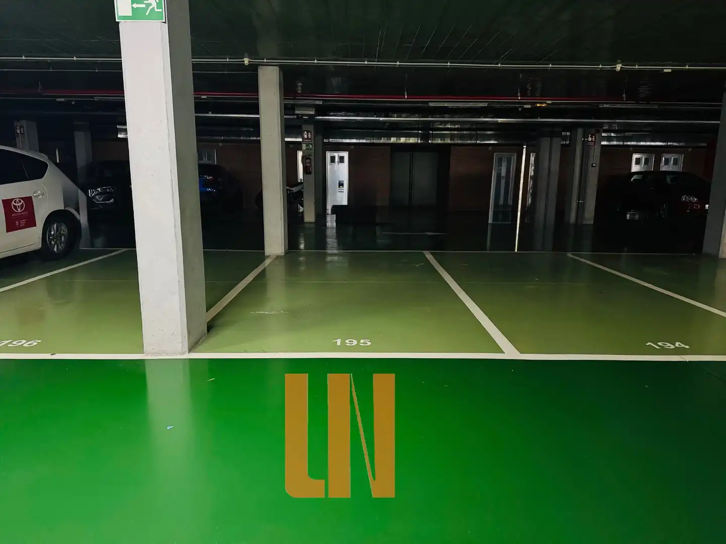 Parkplatz von Wohnung zur Miete in A Coruña Capital  mit Heizung, Abstellraum und Ofen