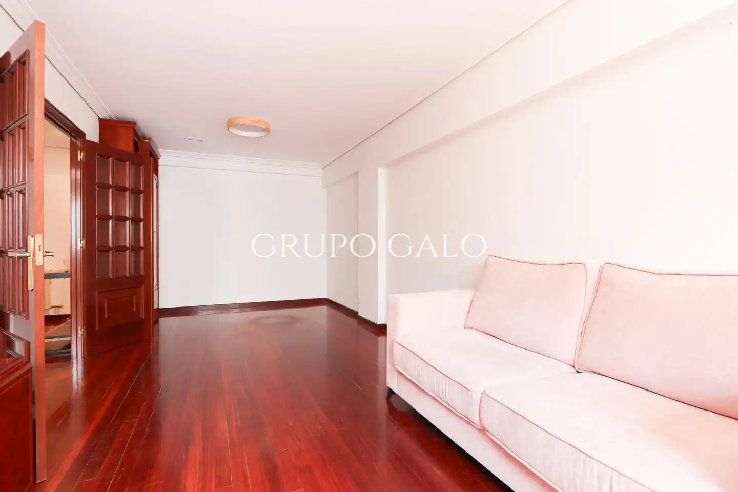 Sala d'estar de Dúplex de lloguer en Vigo  amb Calefacció i Parquet
