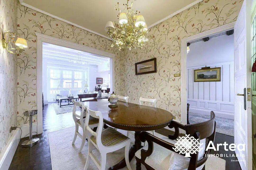 Comedor de Piso en venta en Getxo  con Calefacción, Trastero y Balcón
