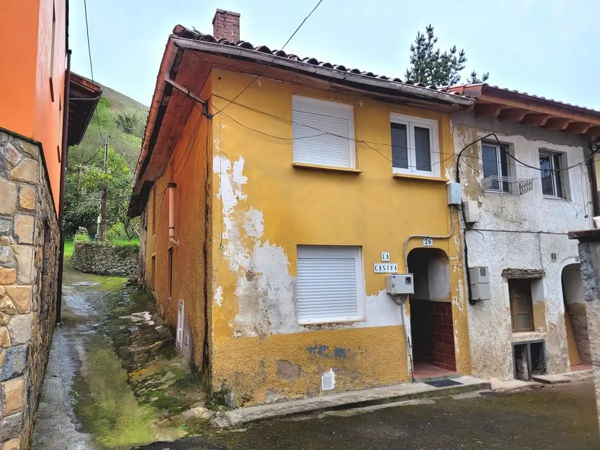 Vista exterior de Casa adosada en venta en Llanes con Trastero