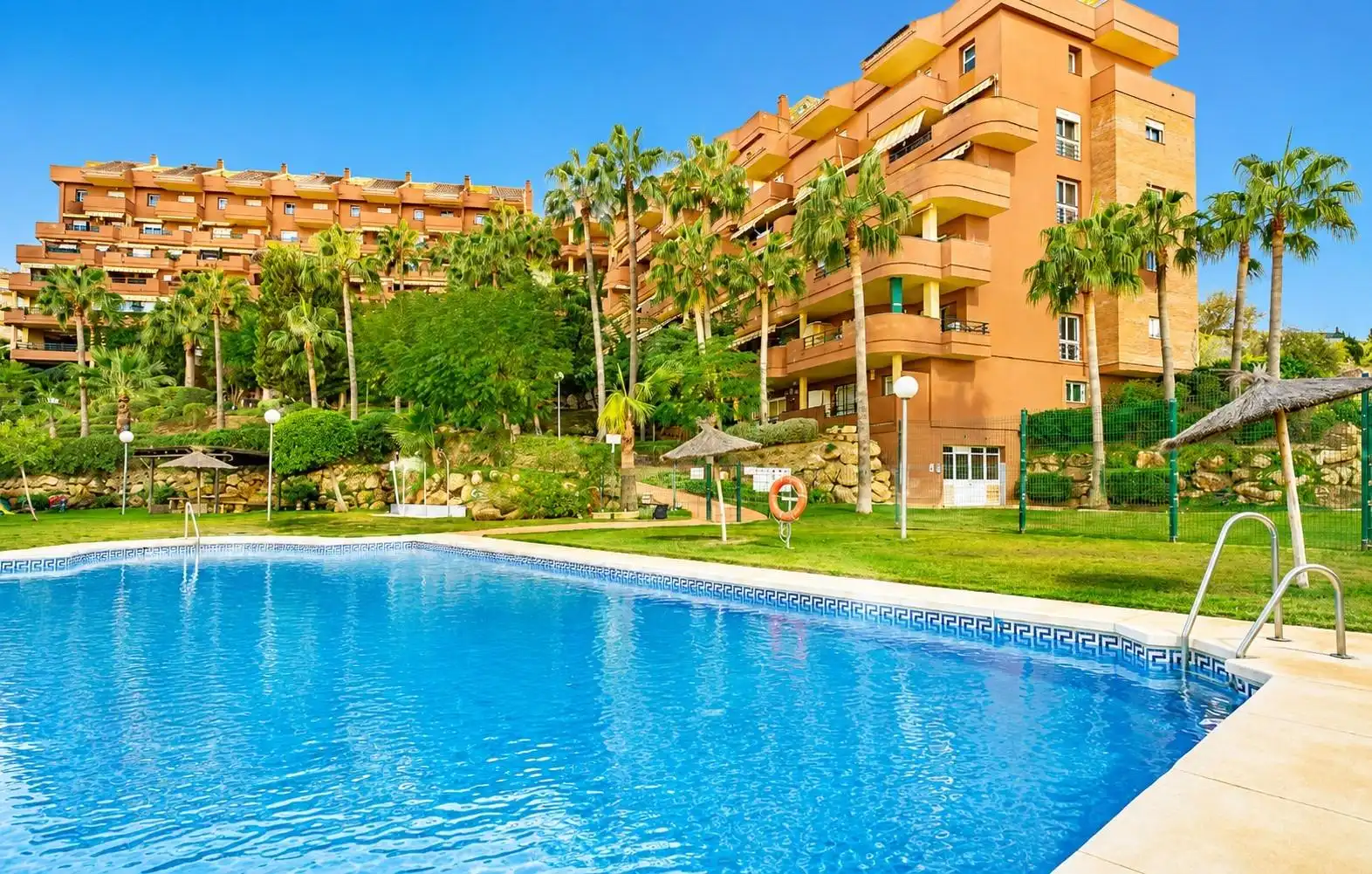 Vista exterior de Piso en venta en Benalmádena con Aire acondicionado, Jardín privado y Terraza
