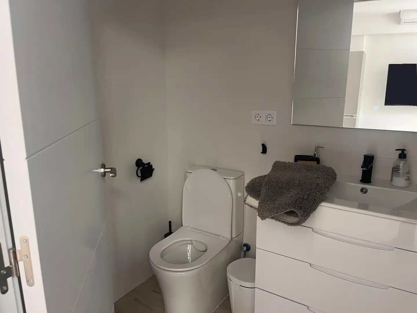 Bany de Apartament de lloguer en Las Palmas de Gran Canaria amb Aire condicionat, Moblat i Balcó