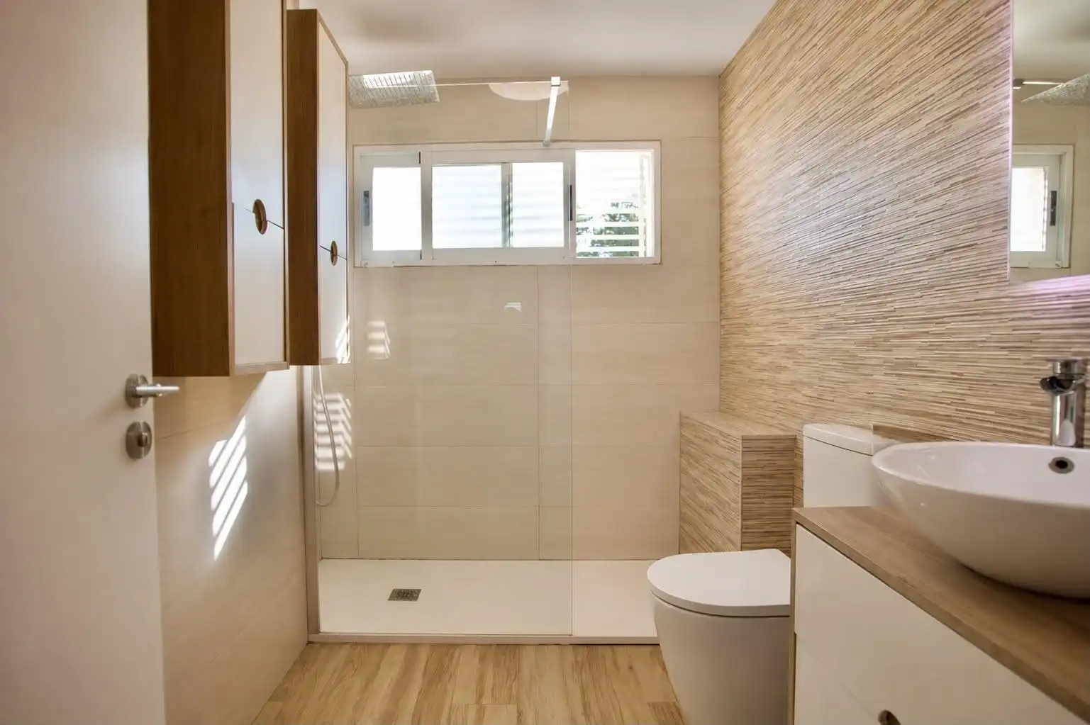 Bathroom of Detached homes for sale in Monforte del Cid  with Air Conditioner, Private garden and Parquet flooring