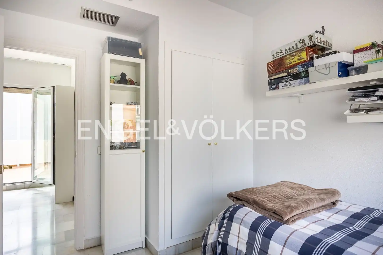 Bedroom of Houses for sale in Sevilla  with Air Conditioner, Heating and Private garden