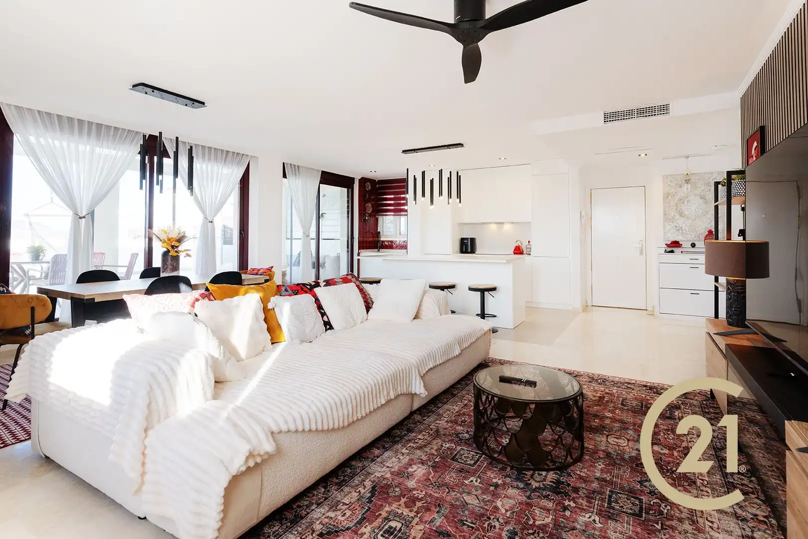 Sala de estar de Casa adosada en venta en Ojén con Aire acondicionado, Calefacción y Jardín privado