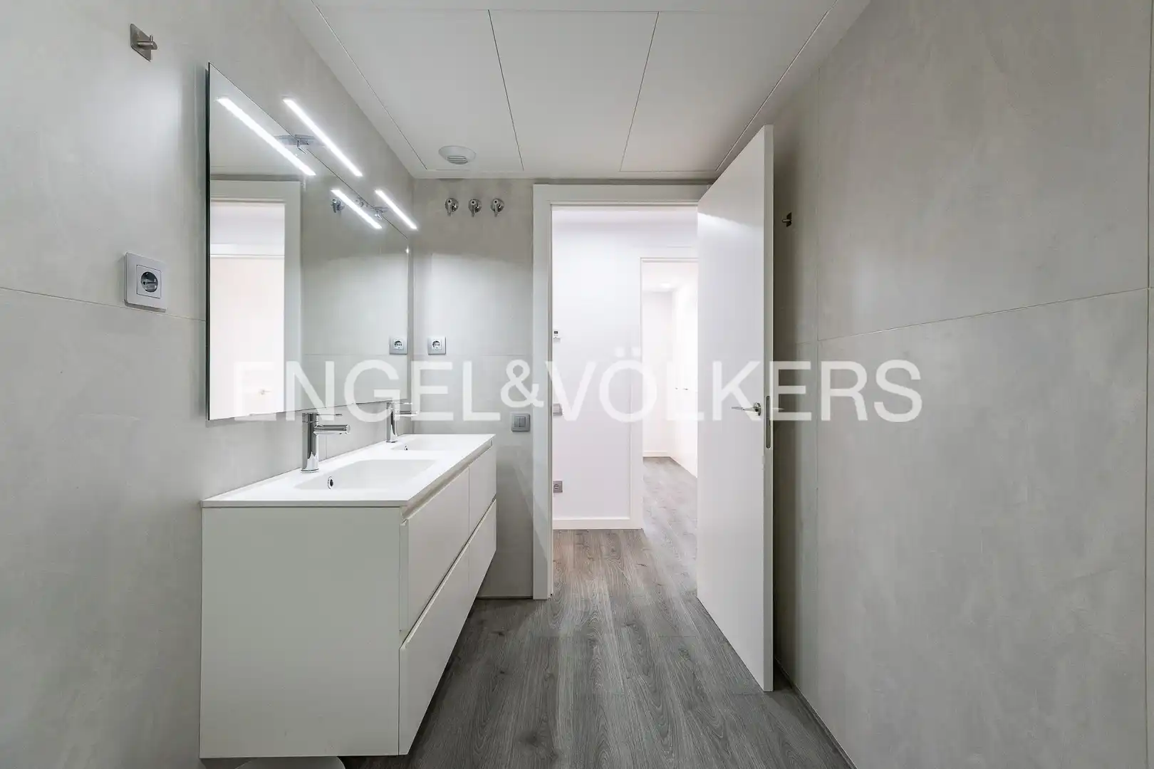 Bathroom of Attic for sale in Sabadell  with Air Conditioner, Heating and Parquet flooring
