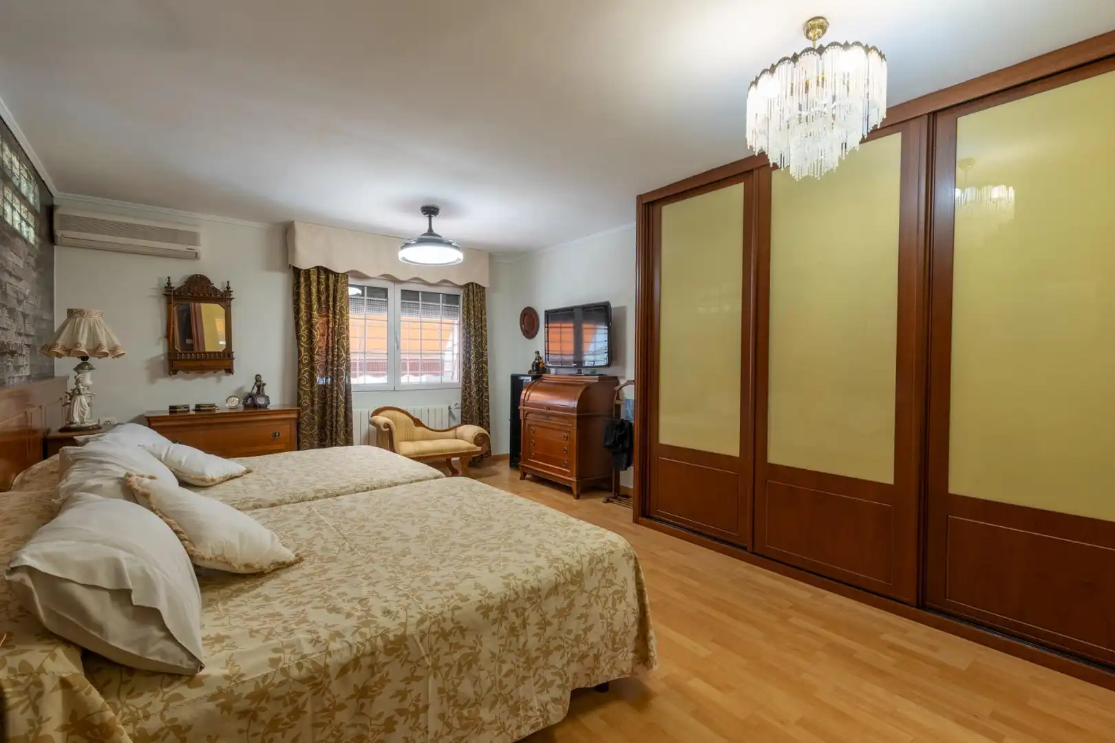Schlafzimmer von Einfamilien-Reihenhaus zum Verkauf in Armilla mit Heizung und Abstellraum