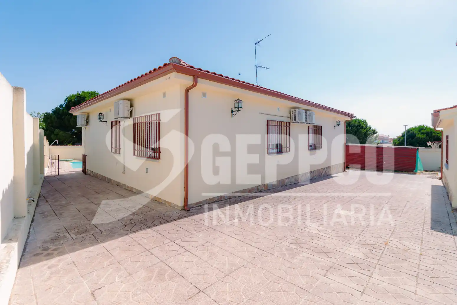 Vista exterior de Casa o xalet en venda en Santa Cruz del Retamar amb Aire condicionat, Calefacció i Terrassa