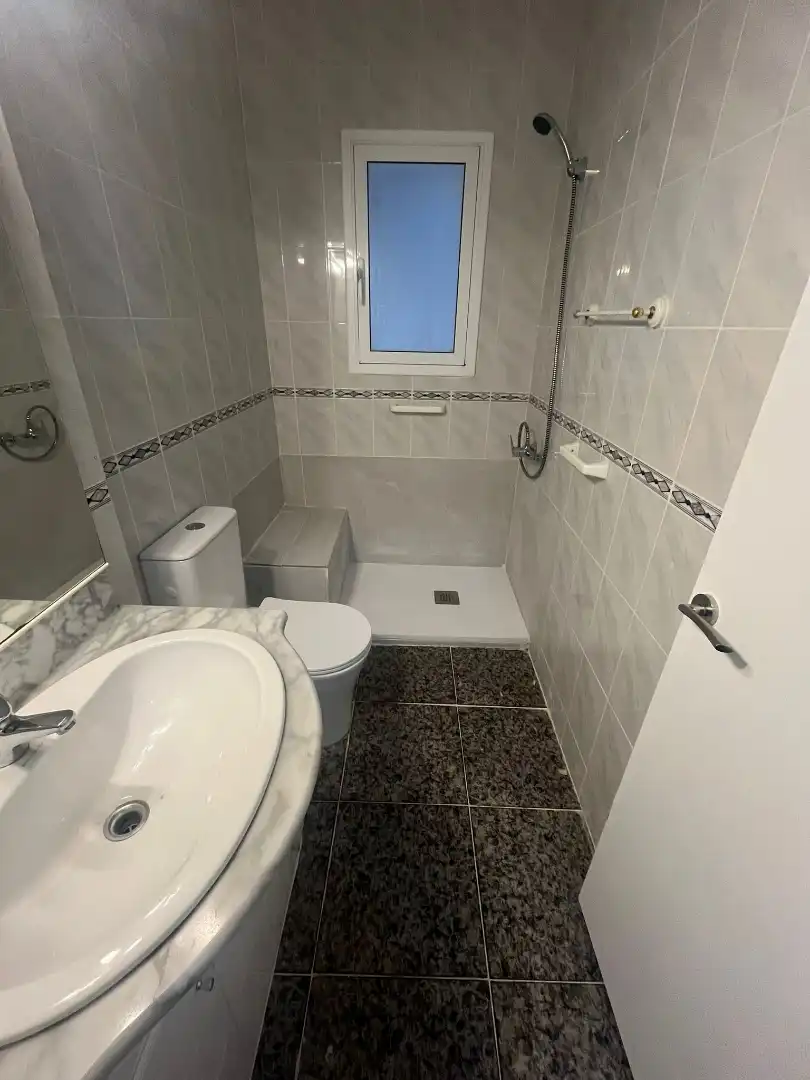 Baño de Piso en venta en L'Hospitalet de Llobregat con Alarma