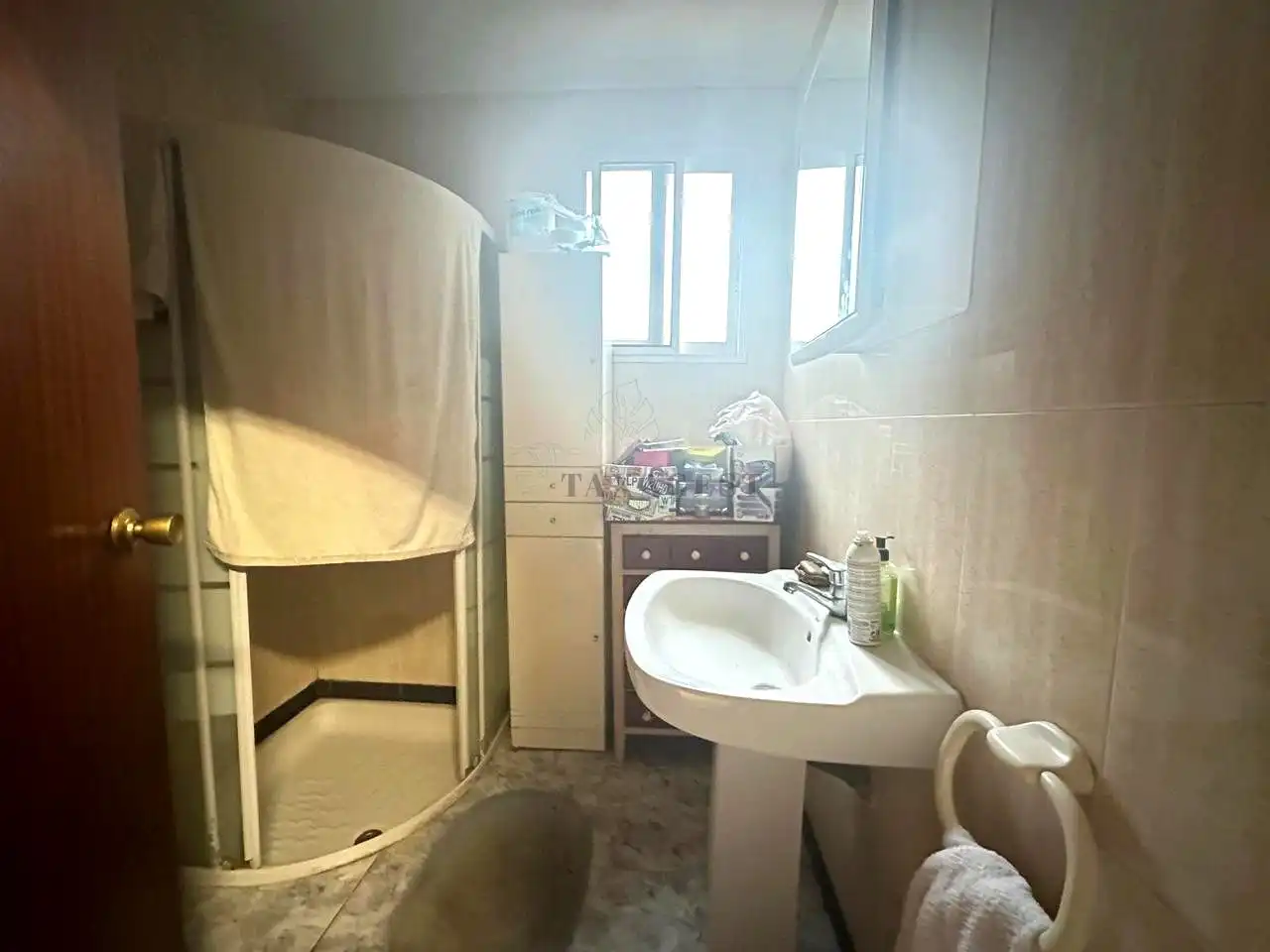 Badezimmer von Fabrikhallen zum Verkauf in Tortosa
