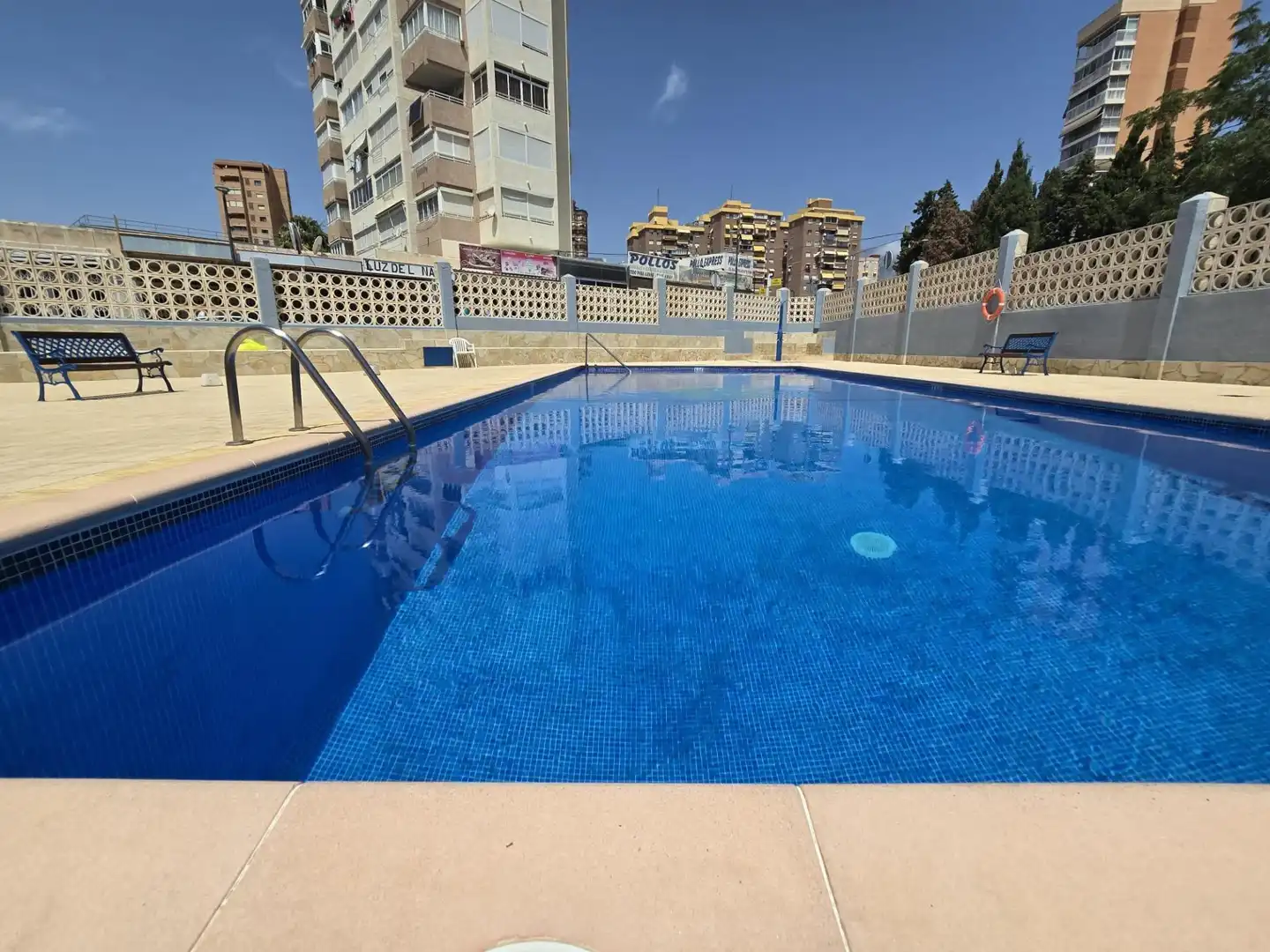 Piscina de Apartament en venda en Benidorm amb Aire condicionat, Moblat i Piscina comunitària