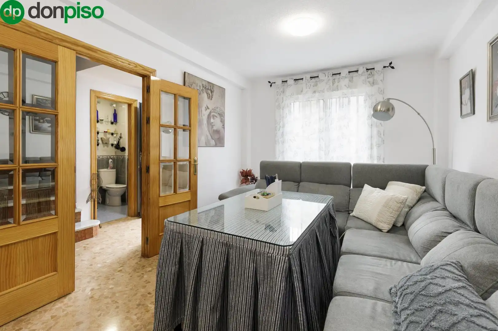 Sala de estar de Casa adosada en venta en Vegas del Genil con Terraza y Piscina comunitaria