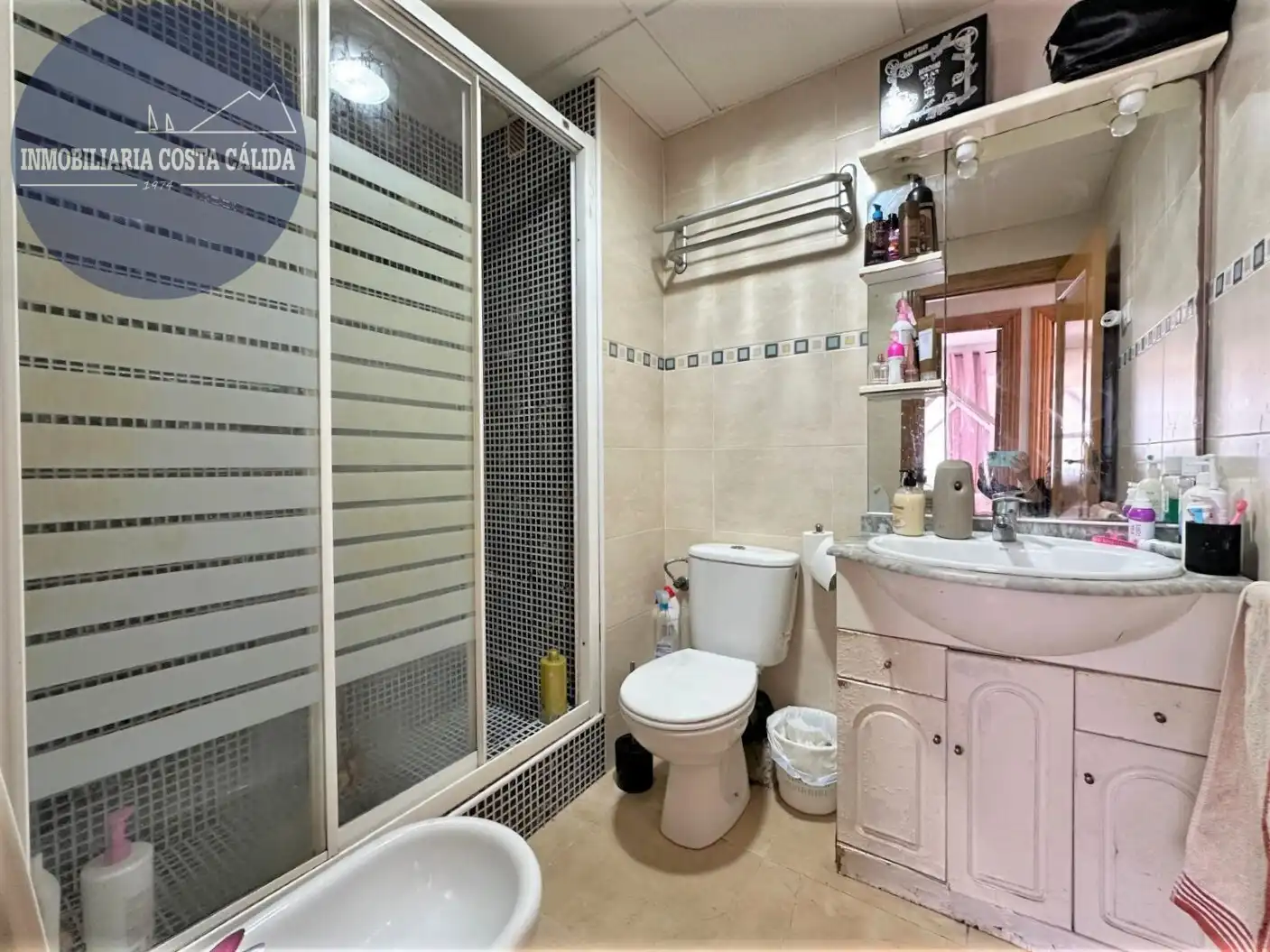 Badezimmer von Wohnung zum Verkauf in Águilas mit Balkon